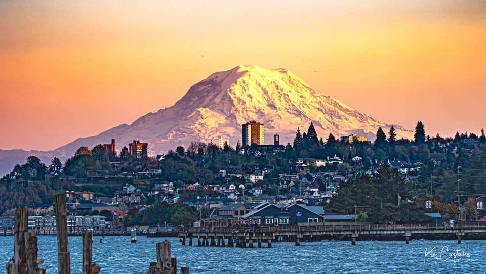 💛 Spectacular Mount Rainier seen from Ruston Way in Tacoma.
Thanks to Kim Maddux Costulis for sharing! #k5fall #k5love https://t.co/09nUxBa08d https://t.co/nZtbcEMxmE