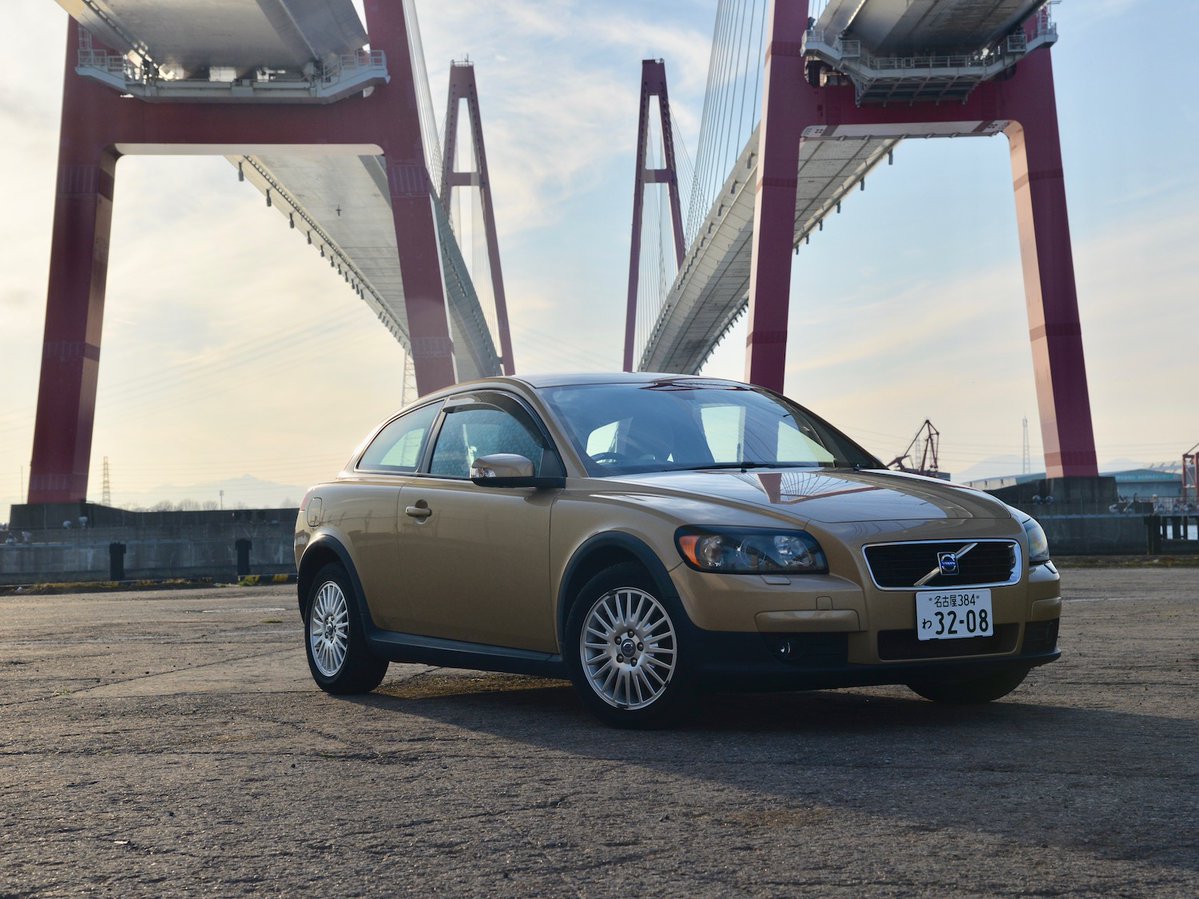 スパイス カー レント ヤフーニュース 今乗っておきたい台 10位 ボルボc30 目立たない存在だが デザイン 質感ともに コンパクトカーの中では突出している コンパクトなサイズに2 4lエンジンとボルボの安心感が加わる リアハッチとリアフェンダーの造形が