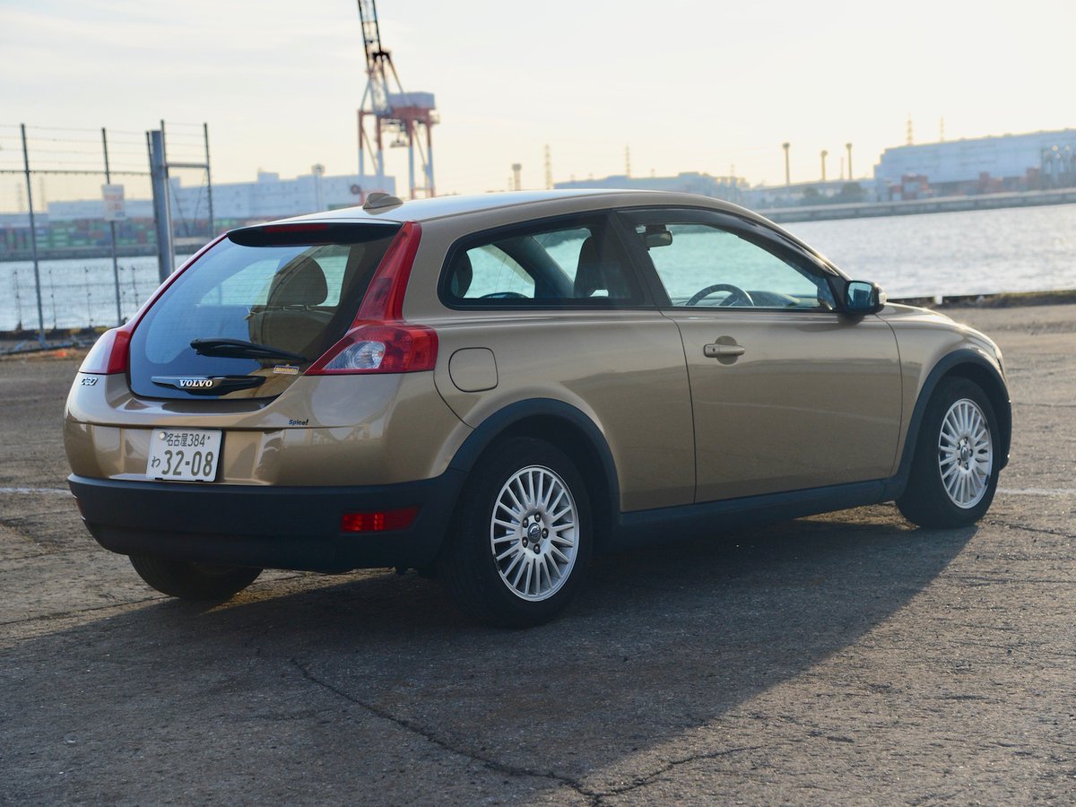 スパイス カー レント ヤフーニュース 今乗っておきたい台 10位 ボルボc30 目立たない存在だが デザイン 質感ともに コンパクトカーの中では突出している コンパクトなサイズに2 4lエンジンとボルボの安心感が加わる リアハッチとリアフェンダーの造形が