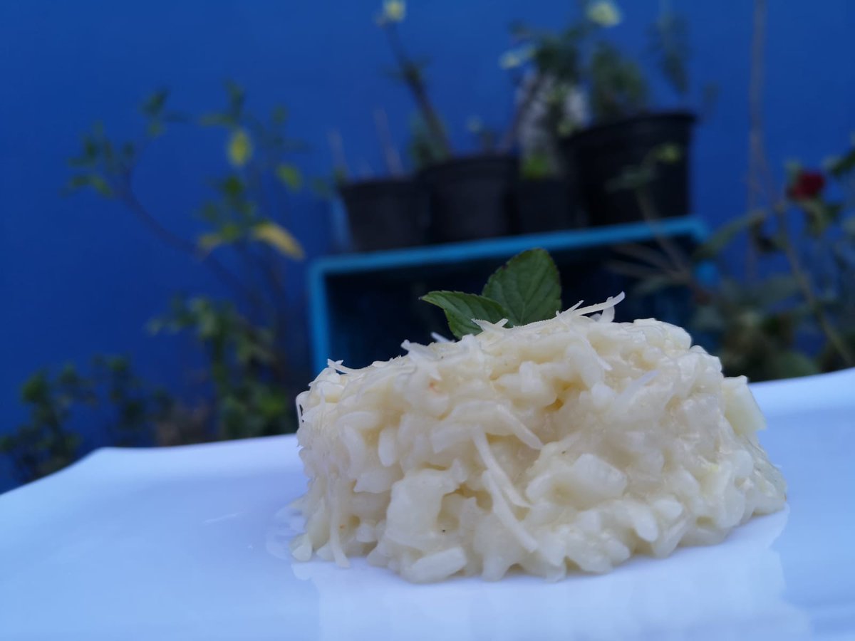 FourlongW's tweet photo. ¿Sabías que?
La pizza se preparó por primera vez en 1739 en un lugar llamado Antica Pizzería, en Nápoles.🇮🇹
Hoy nos tocó elaborar Pizza y Risotto alla milanese.🍕🍚
Gracias Chef @Mar83156907 ❤️ https://t.co/WLDY9PPiiP