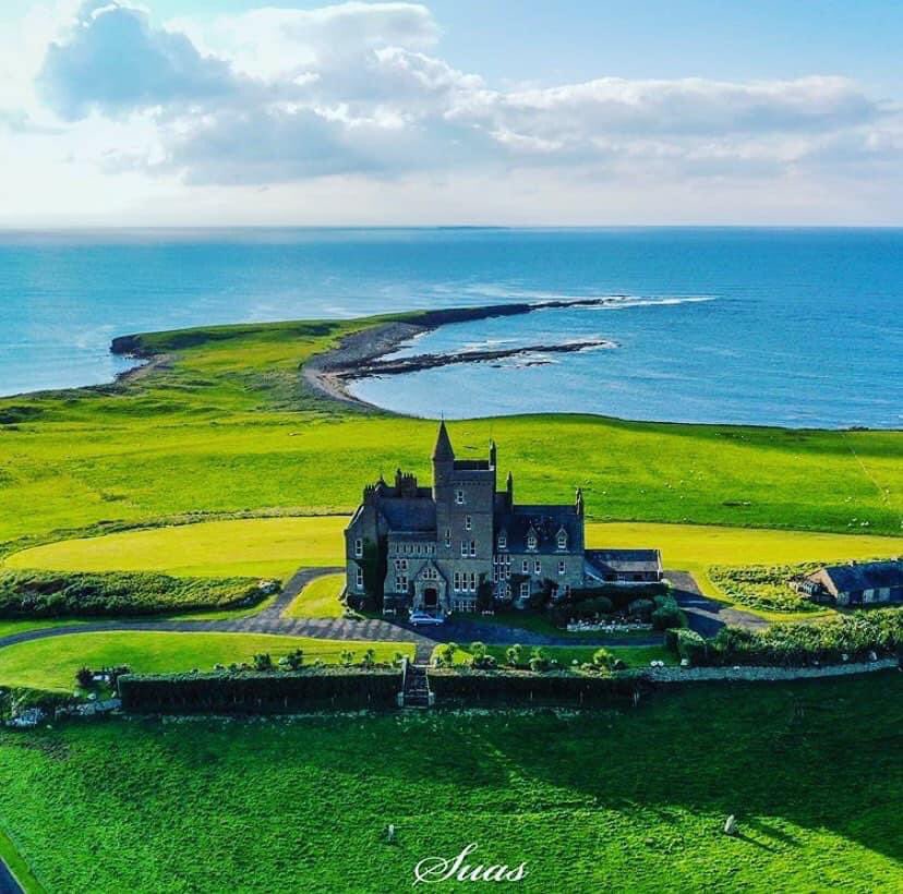 What a beautiful castle 💚This castle is an absolute gem. Did you know? The Classiebawn Castle was built almost entirely of stone brought by sea from Donegal, the stonemasons being paid a penny half-penny an hour 💚🇮🇪❤️ sligo, ireland 
📸by suas drones