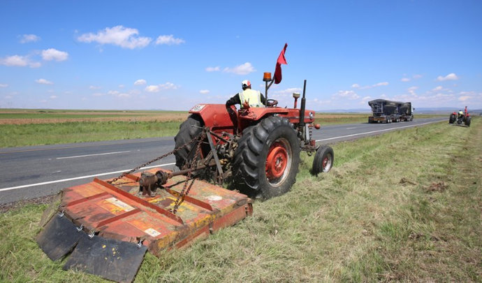_ArriveAlive's tweet image. Risk Assessment for Vegetation Control and Roadside Maintenance ow.ly/FwfZ50C3x4x #ArriveAlive #GrassCutting #VegetationControl @SANRAL_za