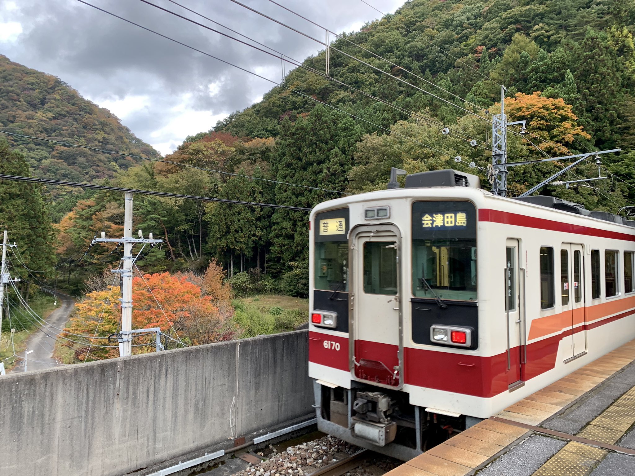 テス湖のテッシー 東武鉄道から 野岩鉄道に乗り越して 川治湯元駅で下車 紅葉 結構いい感じかも 川治温泉 T Co Wdgjerr8np Twitter テス湖のテッシー 東武鉄道から 野岩鉄道に乗り越して 川治湯元駅で下車 紅葉 結構いい感じかも 川治温泉 T Co Wdgjerr8np Twitter