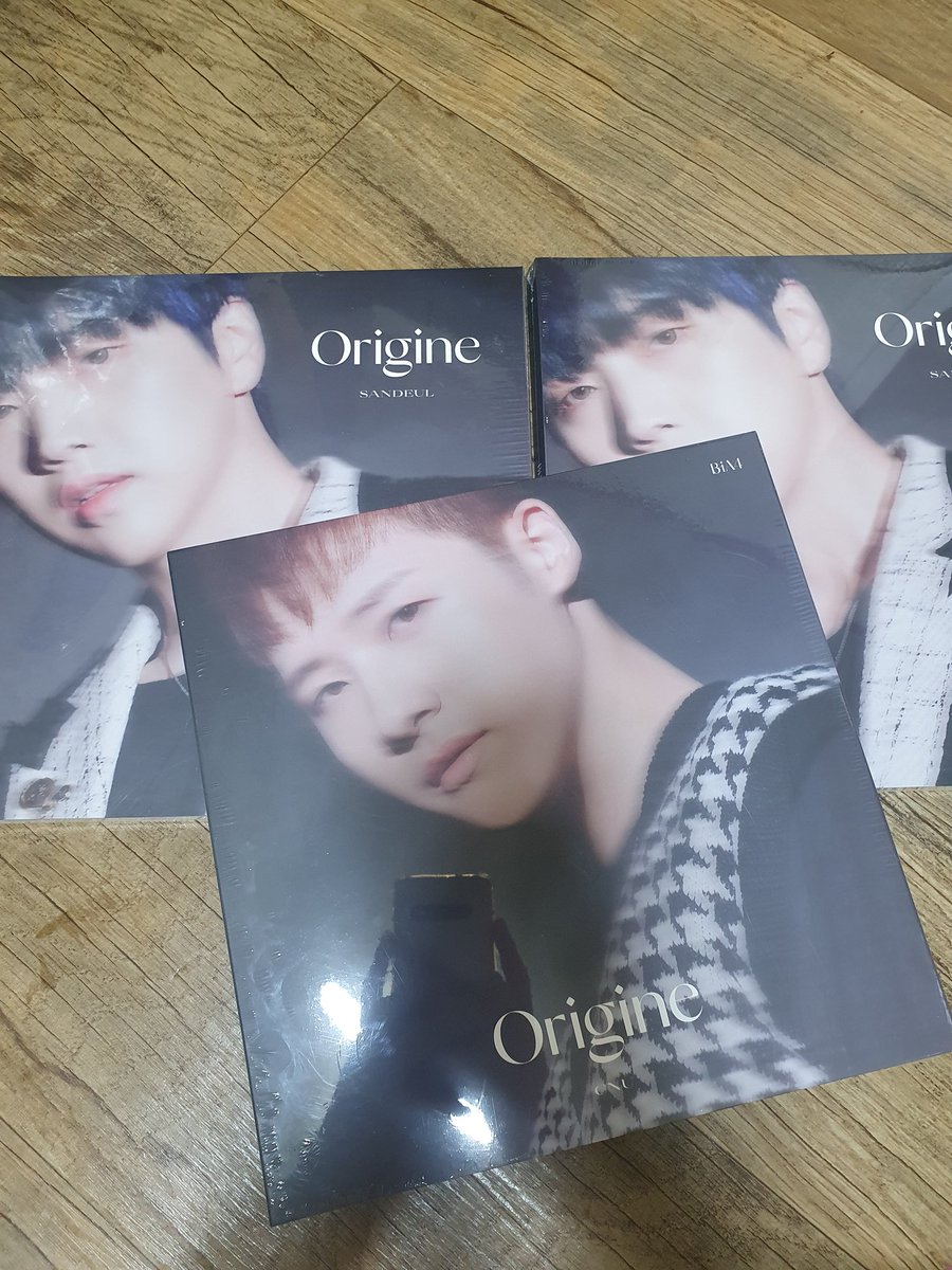 sunsuflower's tweet photo. 앨범 이제야 ���다ㅜㅜ
공찬오빠 앨범 사러 가야겠네 또르르.... https://t.co/FFBzV2N7qd