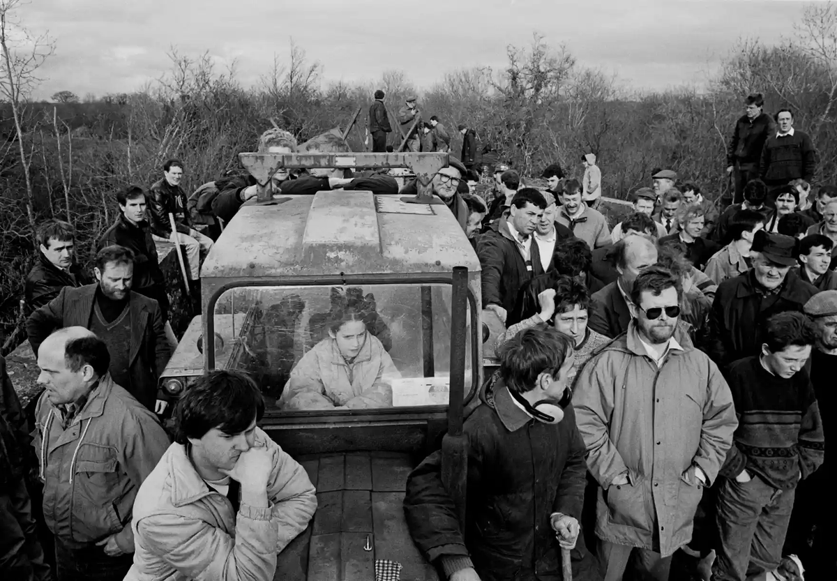 mixdevil66's tweet photo. The communities captured by #TonyOShea. Four decades of work by the Irish photographer feature in a new #photobook. His dignified images, according to his former editor Colm Tóibín, offer ‘a hesitant window into the soul’ https://t.co/VgWqfNccIw #photography #Ireland https://t.co/tbYm1DcD8n
