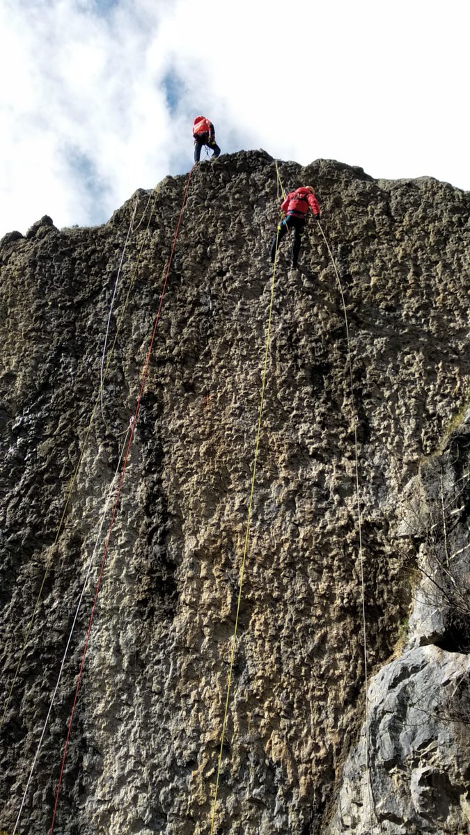 BomberosEuskadi's tweet image. Formación técnicas básicas #escalada 
#bomberos #DFG