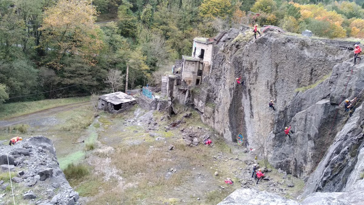 BomberosEuskadi's tweet image. Formación técnicas básicas #escalada 
#bomberos #DFG