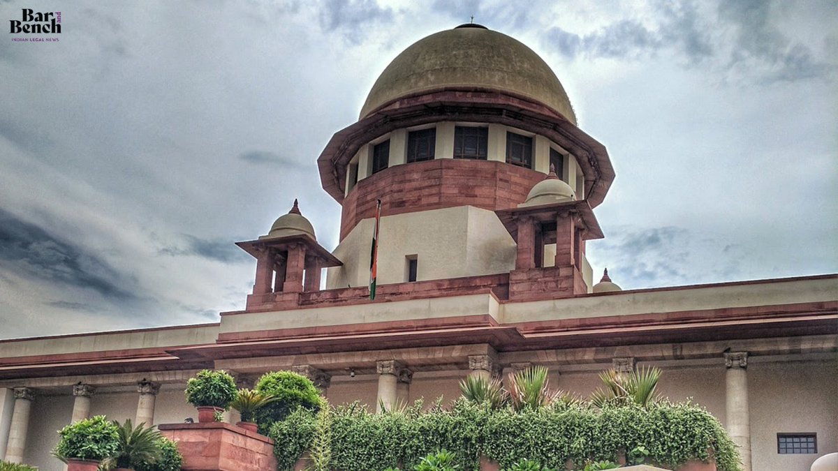 barandbench's tweet photo. An aged petitioner urges CJI SA Bobde to entertain her plea on defining "religion" as "one God reside in all." The substance of her plea was that it would put an end to communal riots, etc
#SupremeCourt says its not for courts to define religion. Plea dismissed.
#religuon https://t.co/dRf2ppI4X1