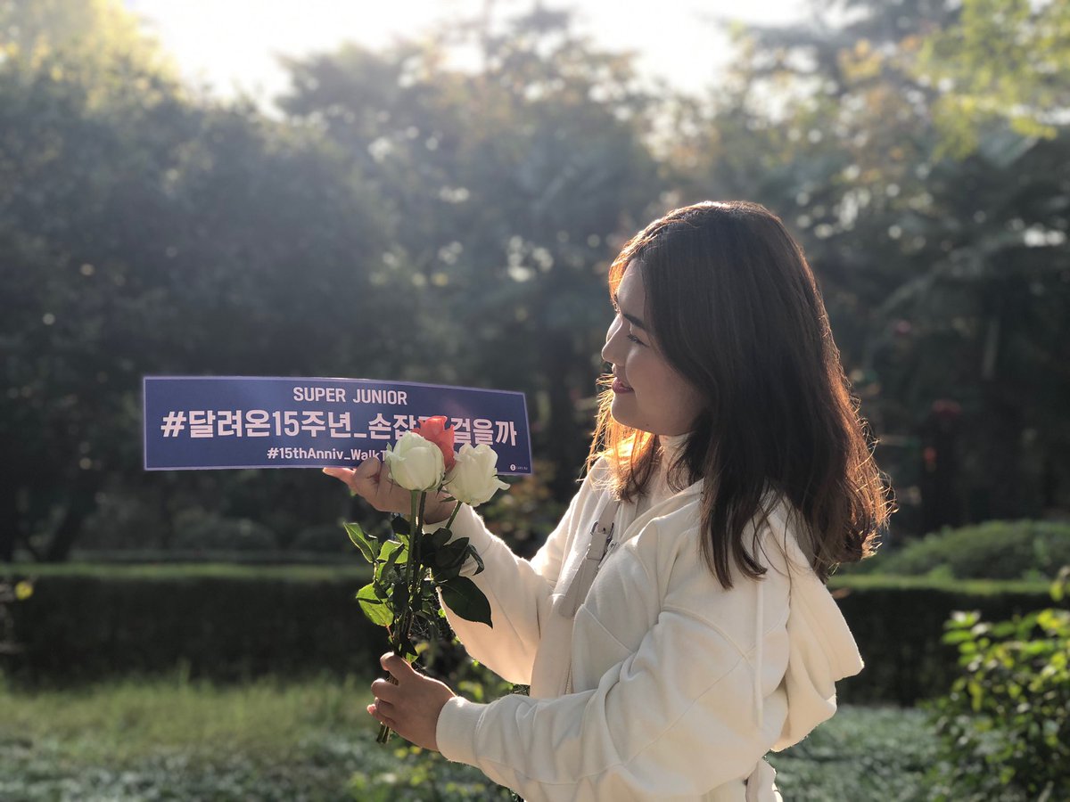 XINGG1004's tweet photo. #15thAnniv_WalkTogether 
Happy Super Junior Day！

十五周年 谢谢你们的坚持✊
#달려온15주년_손잡고걸을까 https://t.co/O9APlq8zCp