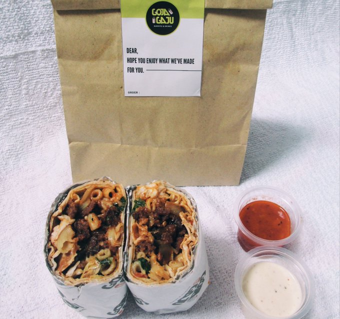 FFOODFESS's tweet photo. HAI TEMEN TEMEN. 
Aku OPEN PO Burrito + Minuman nih untuk wilayah bekasi sekitarnya. Bakal ready tgl 29 &amp; 31 oktober yaa. 

Varian menu, isian, &amp; testimoninya bisa kepoin di IG : https://t.co/2OACVMACqN
Kalo minat langsung dm ignya aja yaa!! Makasihhh 🤤❤️ https://t.co/Ze0yrNM3sJ
