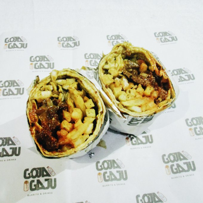 FFOODFESS's tweet photo. HAI TEMEN TEMEN. 
Aku OPEN PO Burrito + Minuman nih untuk wilayah bekasi sekitarnya. Bakal ready tgl 29 &amp; 31 oktober yaa. 

Varian menu, isian, &amp; testimoninya bisa kepoin di IG : https://t.co/2OACVMACqN
Kalo minat langsung dm ignya aja yaa!! Makasihhh 🤤❤️ https://t.co/Ze0yrNM3sJ