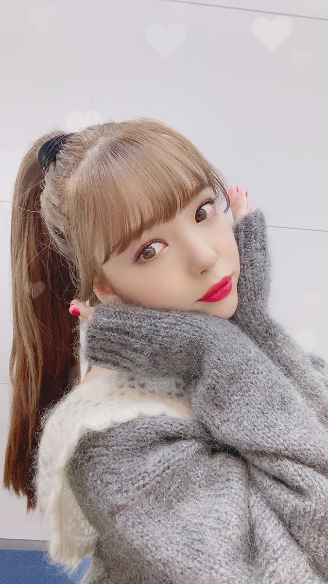 贅沢屋の 藤田ニコルの私服 10/28放送の「めざましテレビ」に出演した時の ニット/セーター