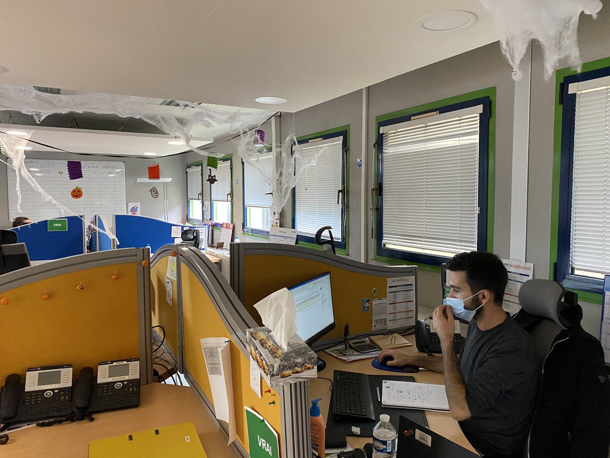 Mateudi_Ronan's tweet photo. Dans un décor d’Halloween & dans le respect des gestes barrières, les équipes de programmation des techniciens de #GRDFSE de Marignane #APPIPACA #DPPISE sont toujours aussi impliquées pour la sécurité de nos réseaux & servir nos clients @valerie_trojani @rouxjulien63 @BuryAndrea https://t.co/t5eEhfaKPa