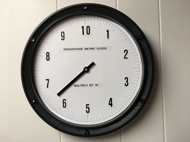 Metric time. Metric time. Стрелка часов анимация. Приложение чистого времени. Metric time.