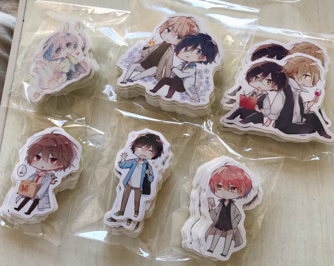 前に作っておいたシールとアクキーが届いて、(自分の絵だけど;)小さくてかわいらしくできたので画像を…置いておきます…>< 