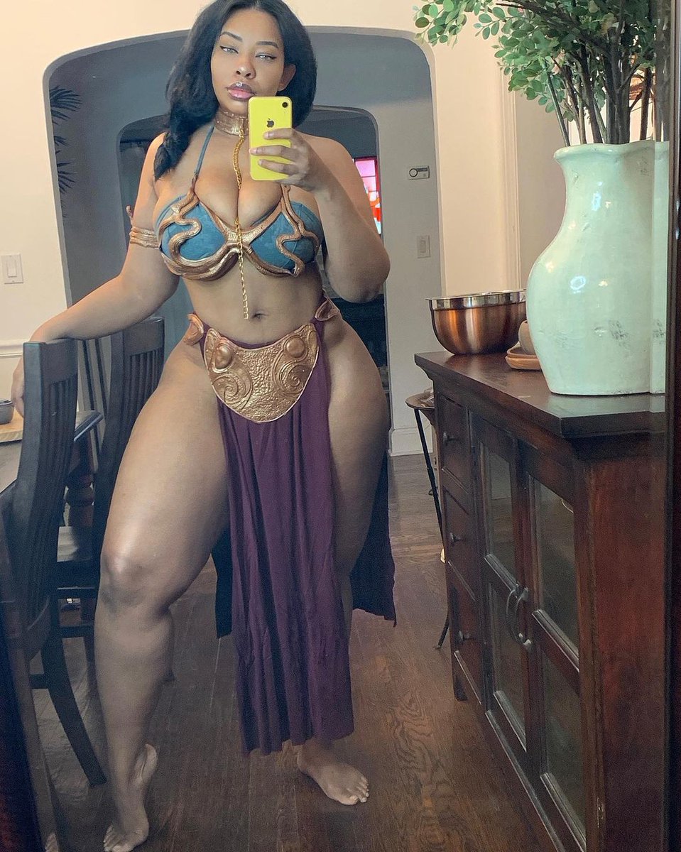 RachelStorm12's tweet photo. Full set of Princess Leia Cosplay on my patreon...
Beautiful innit? https://t.co/peeQxvyOsr