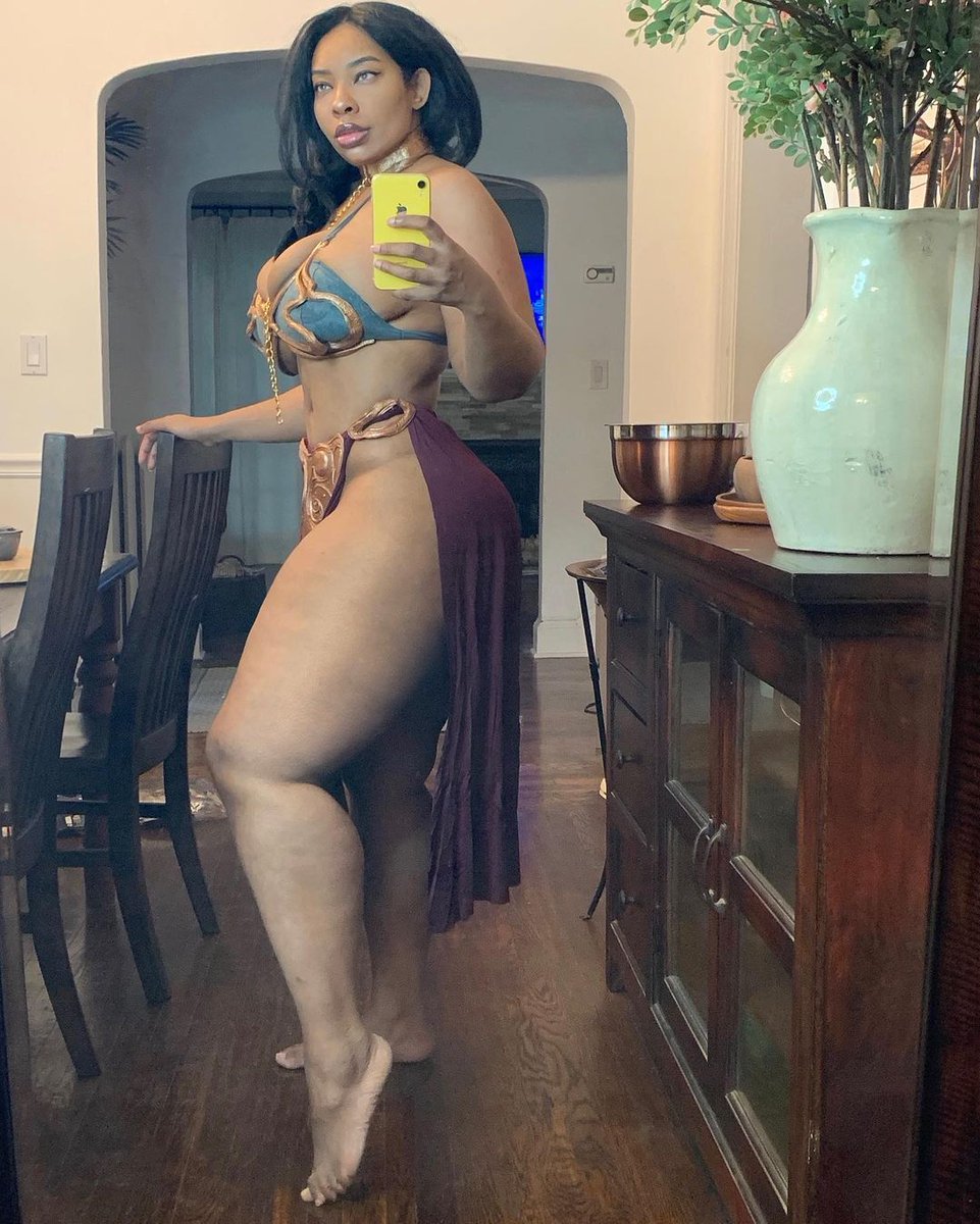 RachelStorm12's tweet photo. Full set of Princess Leia Cosplay on my patreon...
Beautiful innit? https://t.co/peeQxvyOsr