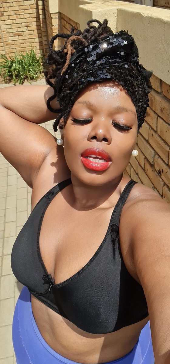 Mihlali_Gqada's tweet photo. Somedays I am just a GOOFBALL, don't take yourself too seriously Loli. #ASlowChubbyRunner #ChubbyGirlsWithAbs #FetchYourBody2020 #ChuuuMaRadebe #IAmMyOwnGoals https://t.co/8kvEaa7PVP
