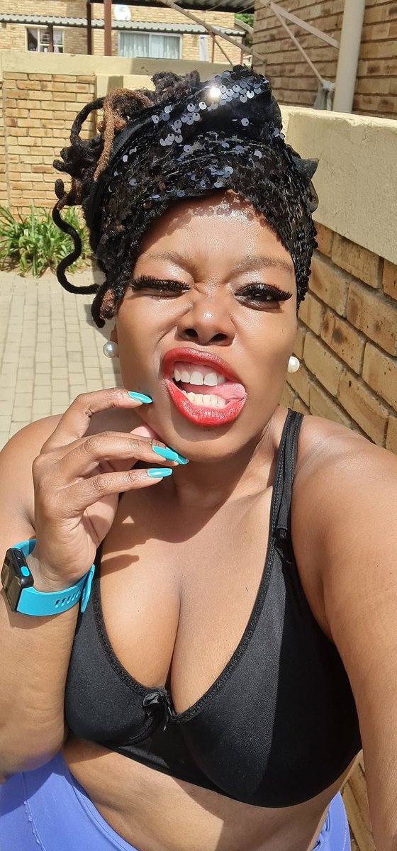 Mihlali_Gqada's tweet photo. Somedays I am just a GOOFBALL, don't take yourself too seriously Loli. #ASlowChubbyRunner #ChubbyGirlsWithAbs #FetchYourBody2020 #ChuuuMaRadebe #IAmMyOwnGoals https://t.co/8kvEaa7PVP