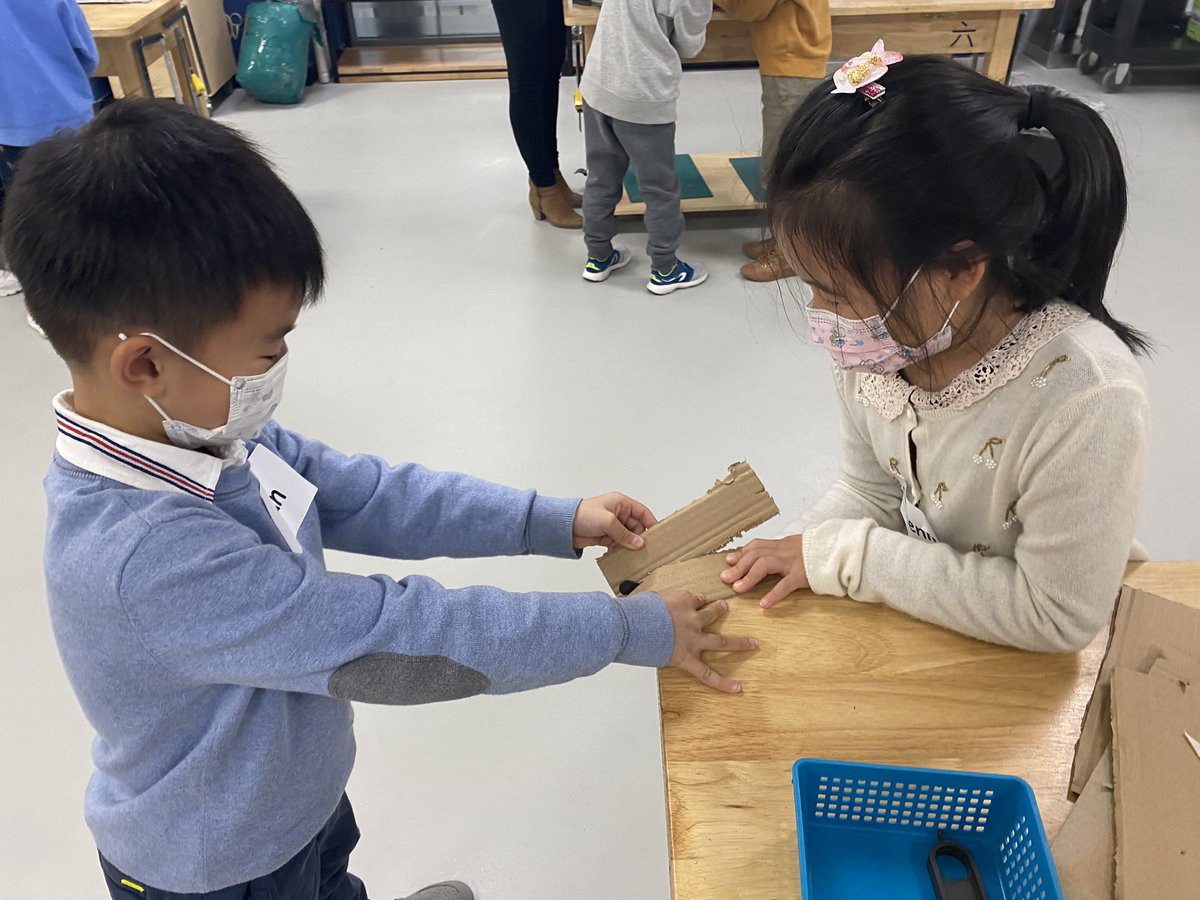 LauraJaneBrown's tweet image. And here we go...The ES Design Lab is up and running for the first time in a long time with @InkyButton and a bunch of enthusiastic 1st graders! #learnISB