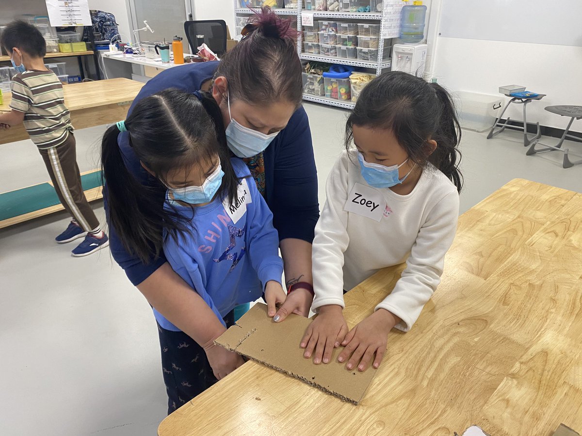 LauraJaneBrown's tweet image. And here we go...The ES Design Lab is up and running for the first time in a long time with @InkyButton and a bunch of enthusiastic 1st graders! #learnISB