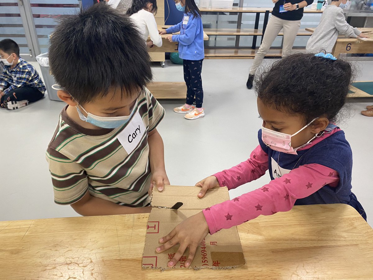 LauraJaneBrown's tweet image. And here we go...The ES Design Lab is up and running for the first time in a long time with @InkyButton and a bunch of enthusiastic 1st graders! #learnISB