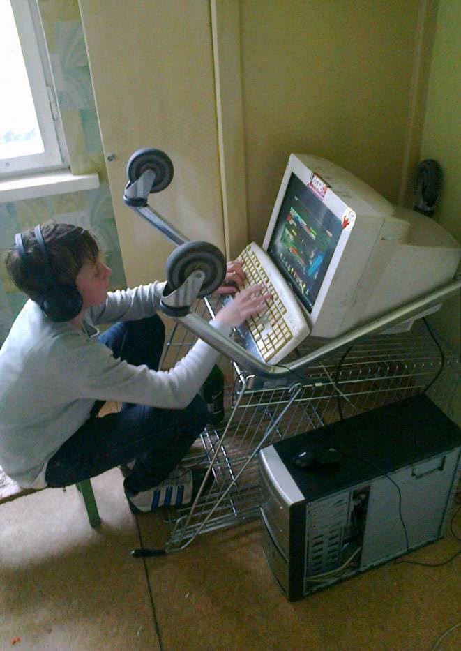 NEEDforSEAT_FR's tweet photo. Qui a le pire setup ?
Balancez les photos !
(on ne fait rien gagner, mais on pleure avec vous) https://t.co/14bqyssL40