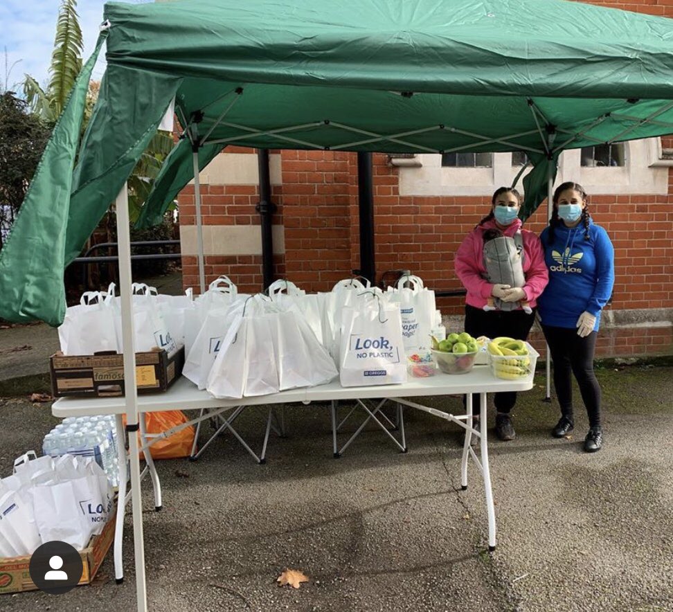 Sprint_Stat's tweet photo. @MarcusRashford @Lunch_Box_Mamas had 40 lunches collected yesterday on their first day https://t.co/zCznnLZ7zA