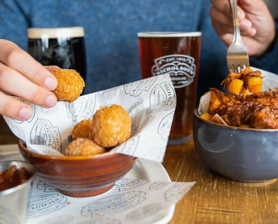 Shakespeare_LTS's tweet photo. Welcome to the Shakespeare Lower Temple St. Where we have wonderful Bar Snacks. With some new choices as well as some old favourites.
Enjoy yourself with a great pint too.
#PubGrub #MealDeals #TeamNicholson’s #BirminghamPubs https://t.co/EbIPdP7CLY