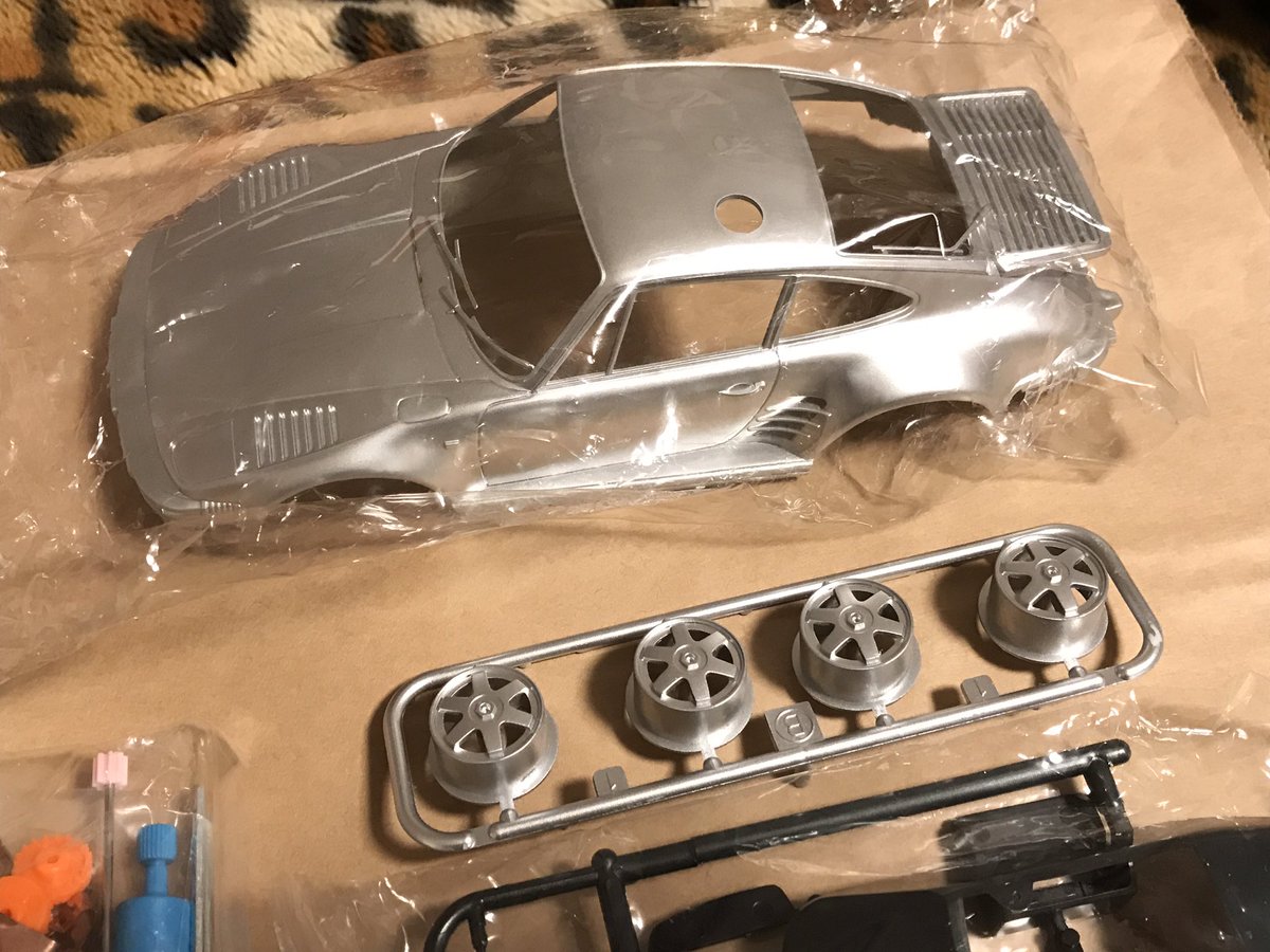 ラジ四駆シリーズNo.7 ポルシェ911 ターボクーペフラットノーズ車両