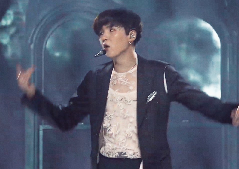 THIS LEGENDARY YOONGI IN LACE TOP