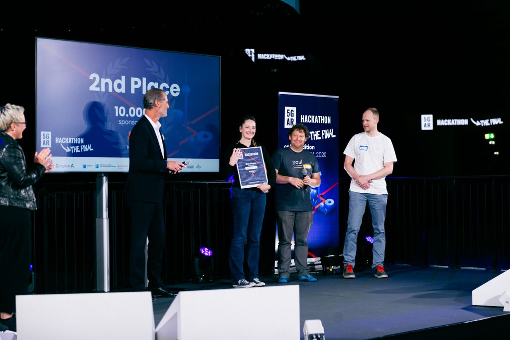 digihub_de's tweet photo. Unser #5GARHackathon Finale liegt bereits einen Monat zurück. Am 24.09. pitchen 10 Entwicklerteams ihre App-Prototypen "Spektakuläres Düsseldorf" zu Sightseeing- und Architektur-Highlights in Düsseldorf. Den Rückblick findet ihr auf unserem YouTube Kanal: https://t.co/9i6PBacXCN https://t.co/KCpoQErq2s