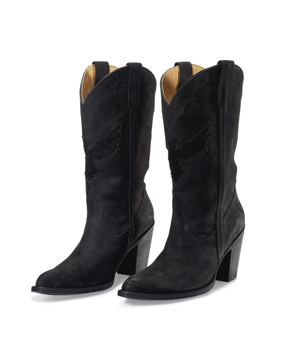 .@ACMawards is auctioning off a pair of boots worn by Miranda onstage! Visit christies.com/Nashville to place your bid. All proceeds benefit the #ACMLiftingLives COVID-19 Response Fund Response Fund. - Team ML