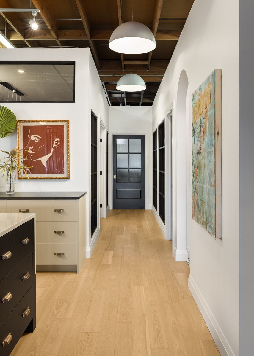 OfficialMetrie's tweet photo. Check out how @Designs_AV use the strong, clean lines of the #VerySquare trim and custom glass panel door to transform their new HQ!
๐ธ Klassen Photography
#metriesighting #masonite #trimspiration #interiordesign #officespace #metrie https://t.co/WNl0d9QCfN