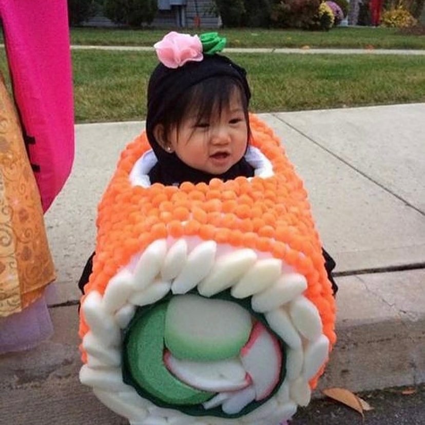 Halloween costume idea for sushi lovers 😂🍣
#halloween #halloweencostume #hanamisushibar #maki #makicostume #sushi #sushiaddicted #sushilovers #halloweeniscoming #costumeideas #funny #funnycostume #sushicostume #endlesscreativity #creativity #creativecostumes #ilikesushi #food https://t.co/70ufT5pshP