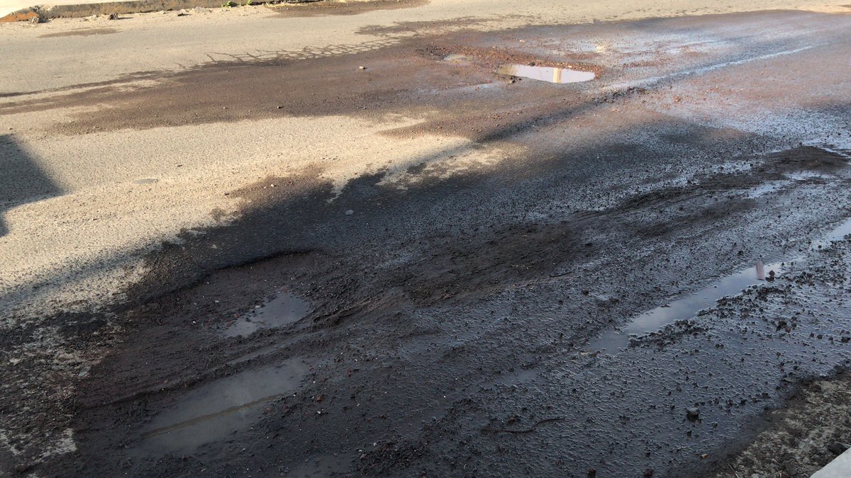 010188M's tweet photo. @AguadePuebla @laredcincoradio @JCarlos_Valerio @aztecapuebla @TelevisaPuebla @FerCanalesF  buen día, ya es martes y los baches siguen, no puede ser el pésimo servicio que dan, urge respuesta https://t.co/B5aAyLrlnj