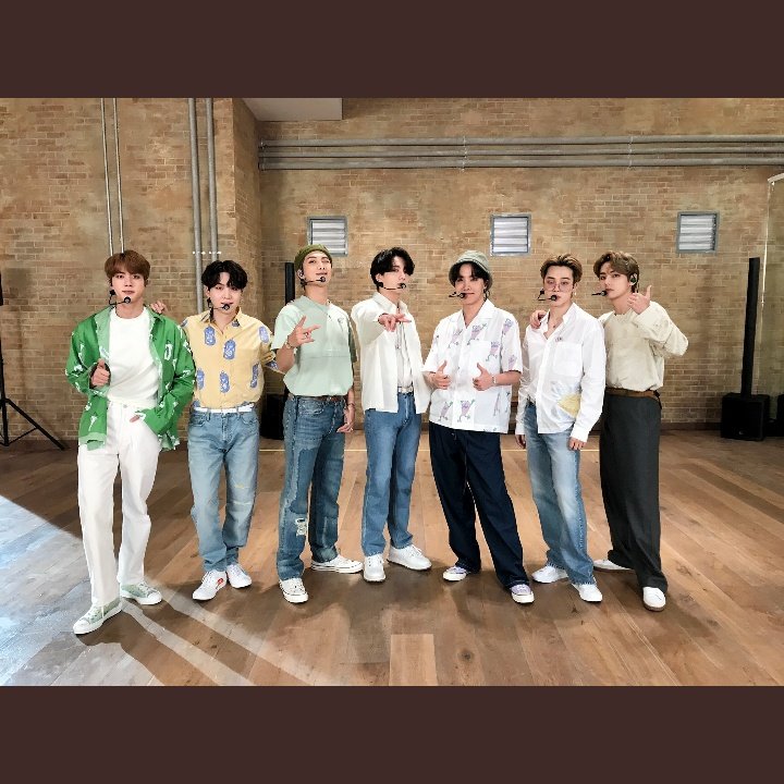 SSweetvibes's tweet photo. @2020predicts People hating on bts but once bts is featured in billie's song it will hit billboard no1 because bts fandom powerful like that keep hating at least army got 2 spots on billboards top 100 and worldwide https://t.co/3EYNUZfkrS