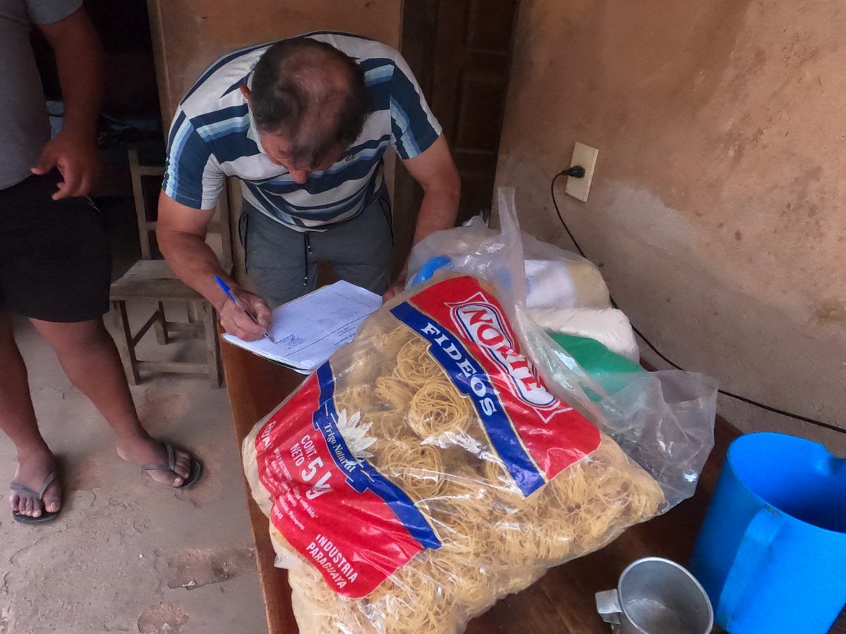 Patty_Corvalan's tweet photo. 💪🇵🇾 Con espíritu servicial y techa kua'a social, visitamos a familias de nuestro distrito, para entregarles completos kits de viveres, para hacer frente a la Pandemia. 🚛🍞🥘 Recordamos que esta labor, se inició hace meses y que permanece, como aporte social municipal.
#Quyquyhó https://t.co/GkZmvNG25Z