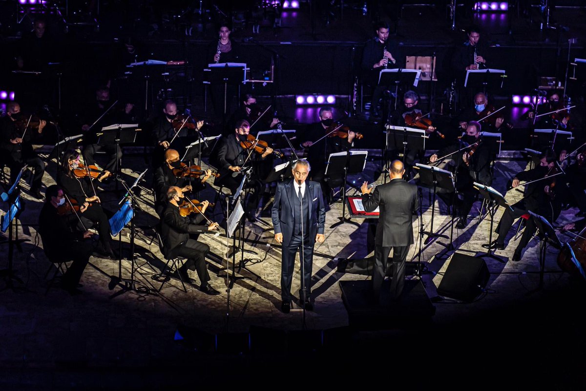 RenskeSvetlin's tweet image. Na Siciliji negujejo to, kar je najpomembnejše, to je lepoto, kulturo, človečnost. Včerajšnji koncert Andrea Bocellija z orkestrom in opernim zborom ter plesalci v starodavnem kraju @ComuneNoto in županom @corradobonfanti 

#arte #belezza #cultura #Italia #Sicilia #Noto #musica