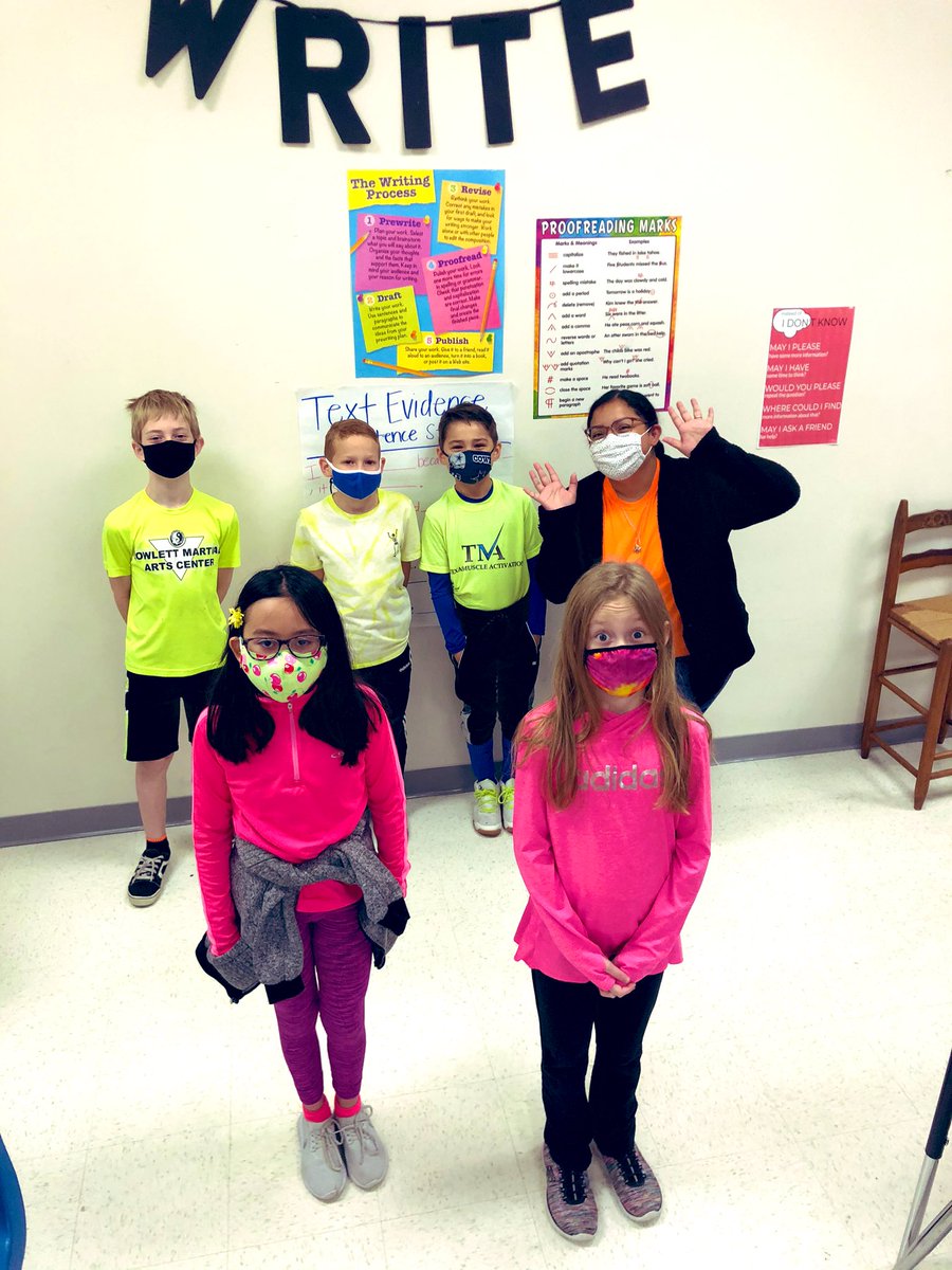 4thRowlett's tweet photo. Our future will be bright with no drugs in sight @Rowlett_Bobcats #RedRibbonWeek2020 #rowlettelementarysurvivors #neonday https://t.co/cOil9EdLDg