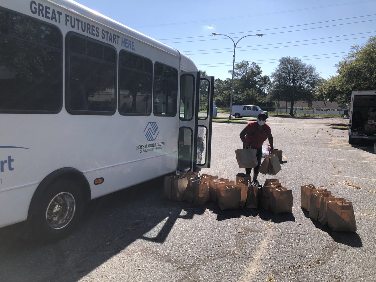 Last Saturday, a group of Women United members came together to pack over 400 food bags for children in the 757! Thank you to all who donated and volunteered to make “Put the Brakes on Hunger" a huge success! #LIVEUNITED #757United