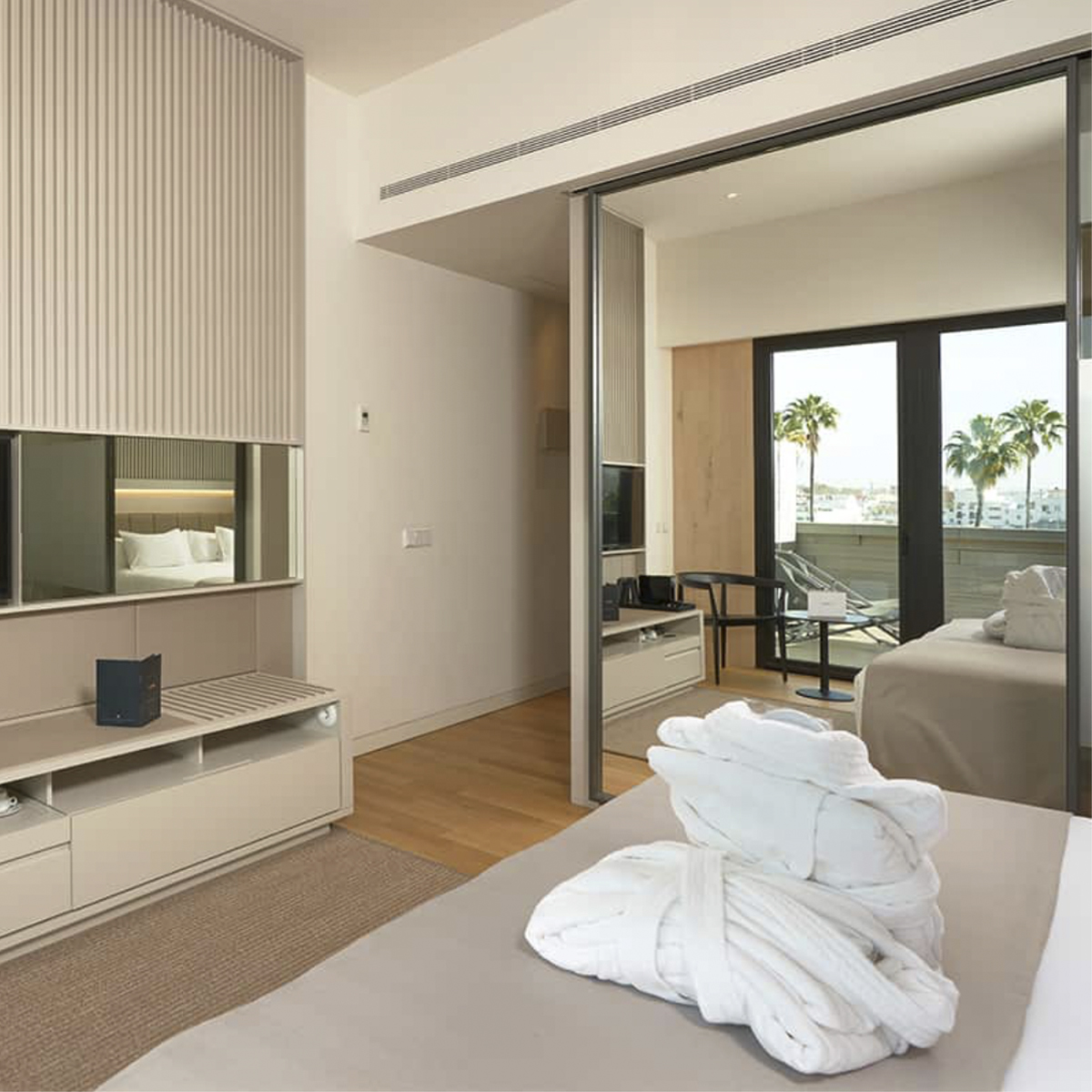 Si buscas relax✅, lujo✅, comodidad✅ y seguridad✅, ¡Hotel Kivir es tu sitio!🙌
⁣
Todo nuestro equipo trabaja💪 con el objetivo de ofrecerte una experiencia inigualable✨. Nuestras instalaciones, servicios y habitaciones están pensadas, al detalle👌, solo para tu disfrute😉⁣