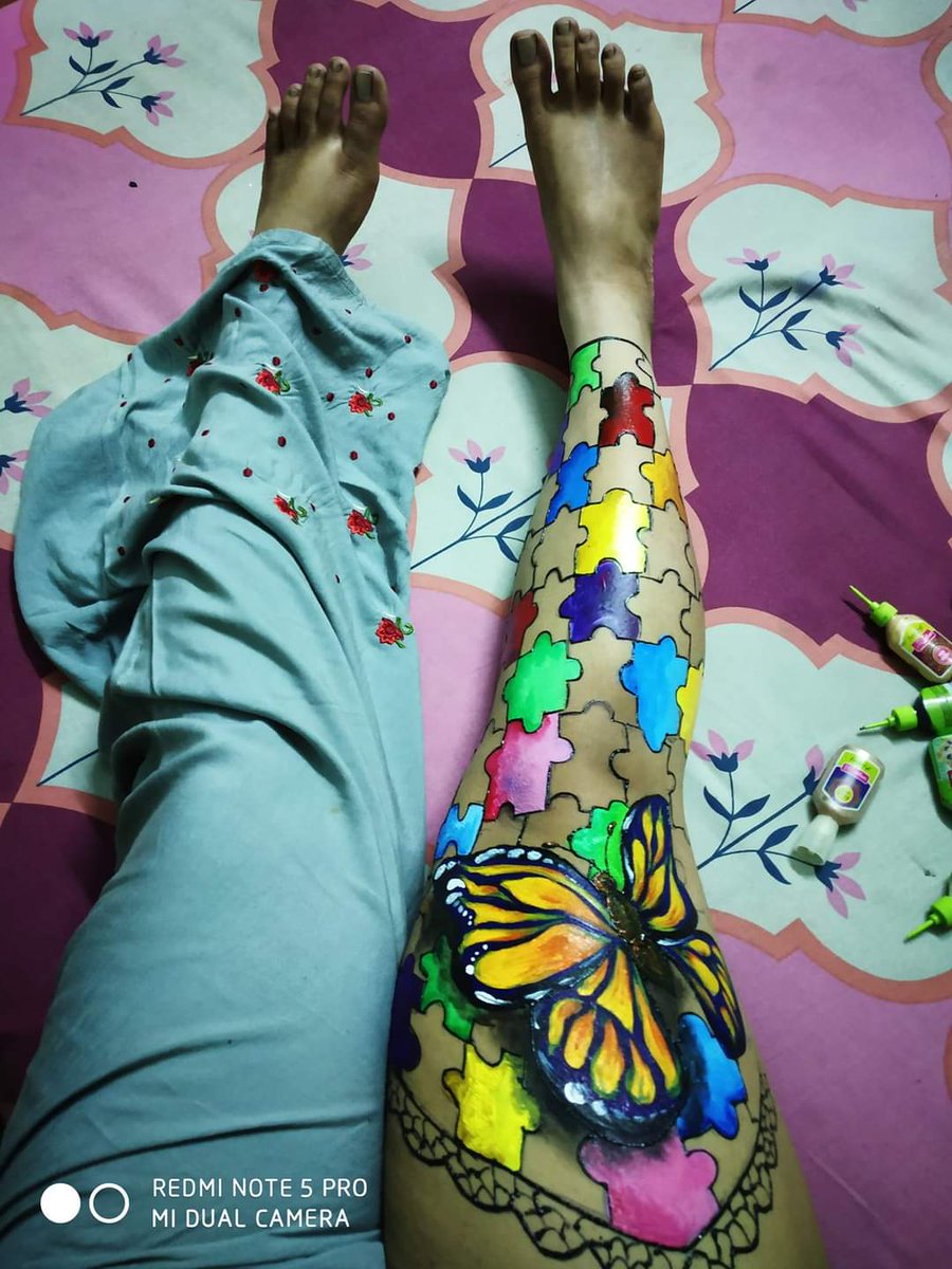 chandra_aimhigh's tweet image. Was trying to utilize my big fat leg :)
#bodypaint 
. 
#QuarantineLife 
 #quarantinetimepass
(Idea taken from pinterest)