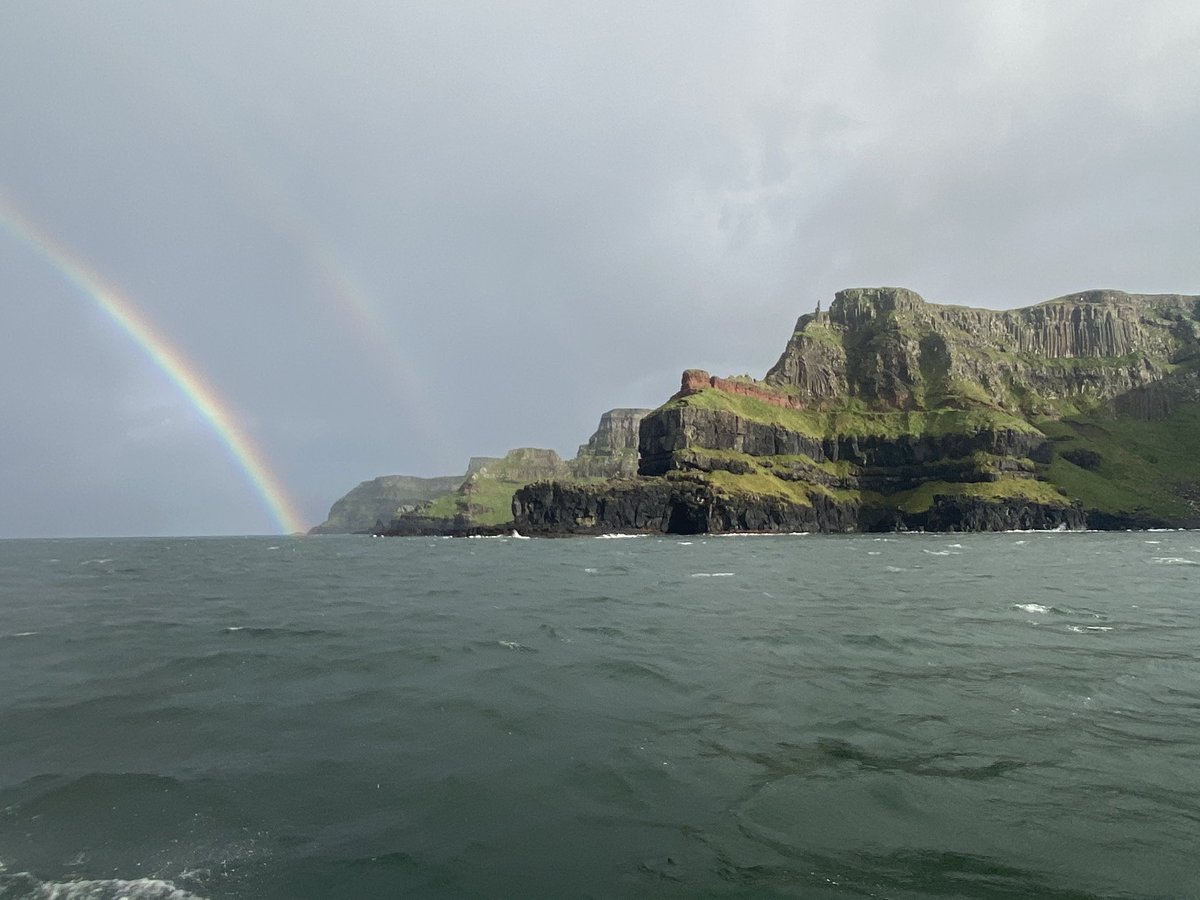 ‘There is  gold 
At the end of the rainbow’  true - rainbow today at the protected wreck site of the Spanish Amanda ship Girona  #embracethegiantspirit #seasafari #causewaycoastalroute @DiscoverNI @DiscoverIreland  @ILoveNorthCoast @VisitCauseway