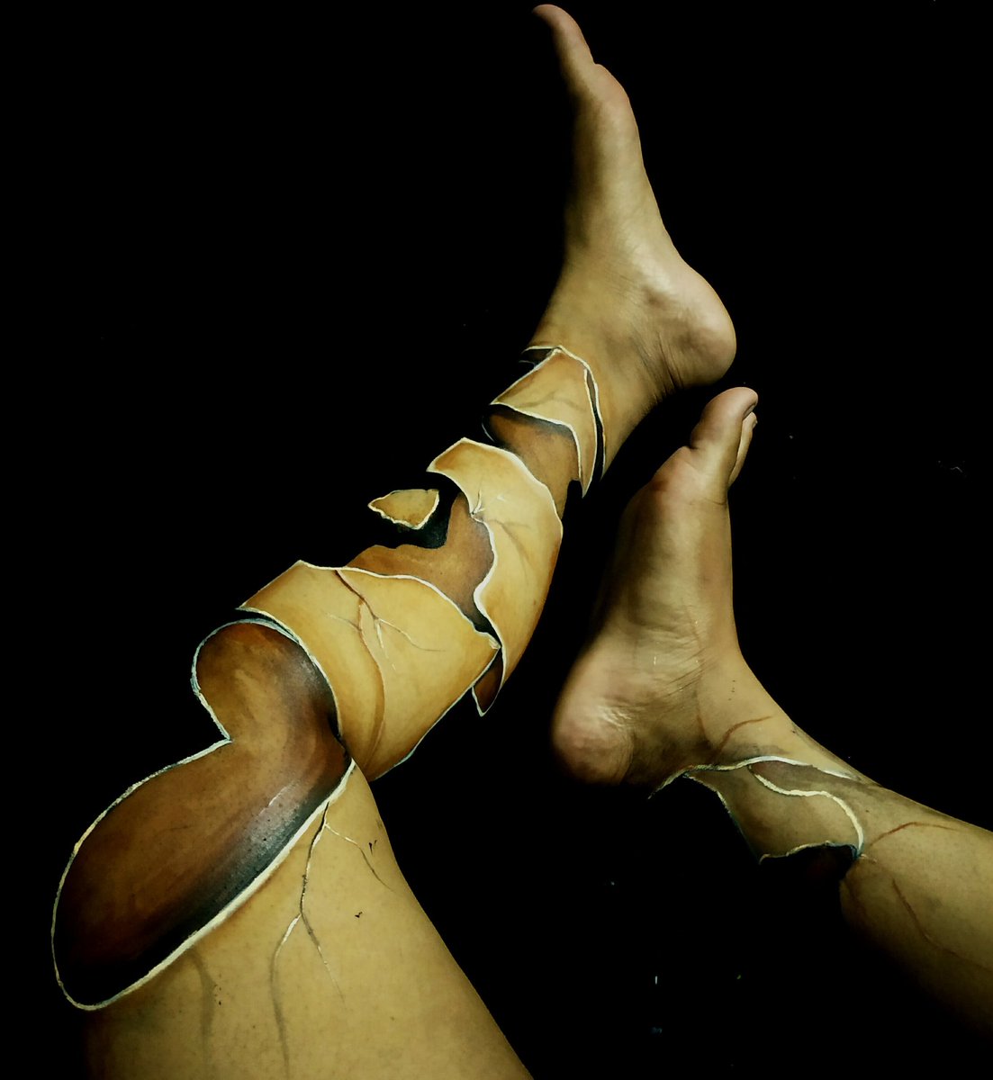 chandra_aimhigh's tweet image. || Cracked ||
#bodypaint 
. 
#QuarantineLife 
 #quarantinetimepass