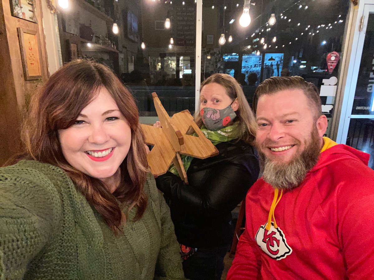 getxstand's tweet photo. We’ve been having so much fun watching people receive their X-Stands online and via special delivery!
This was a special delivery that we made Friday night to Suzy. It was so great to see her and just awesome bc she met us at @HoppingGnome! 🙌😁
#getxstand #workfromgnome https://t.co/qarLY9BqJC