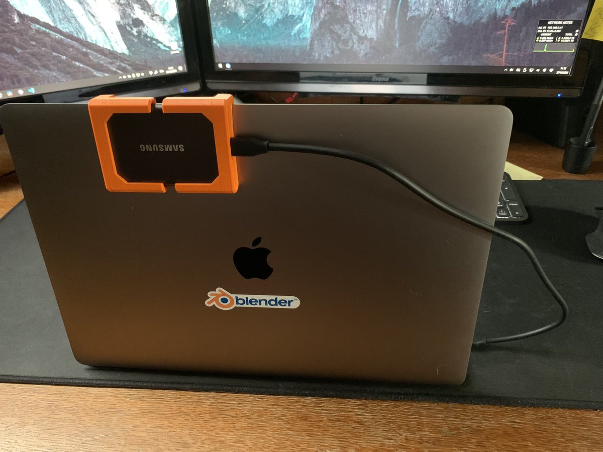 Quentin Geluyckens 🔶 on X: Hey, I 3D printed a cage/case/armor and screen  holder for my Samsung T7 SSD, all files are available online :) it is using  only friction to stay