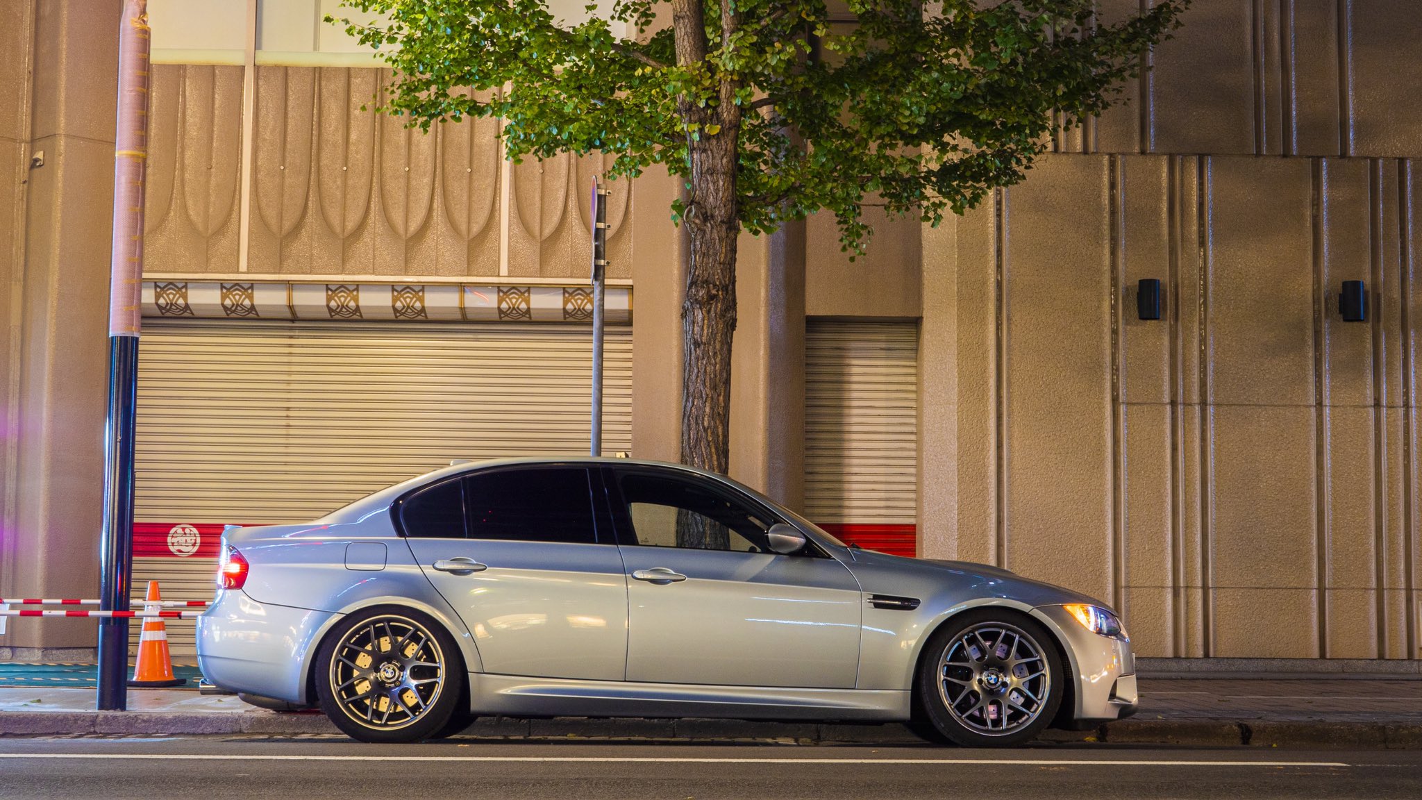 Jungo ポーンの会会長 改めましてbmw E90 M3納車です 左ハンドル6mt サンルーフ無し 納車10分後にコーディングして4時間後に家に転がってたブラックラインテールに変更しました 今後が楽しみです T Co Gqac5if2wl Twitter