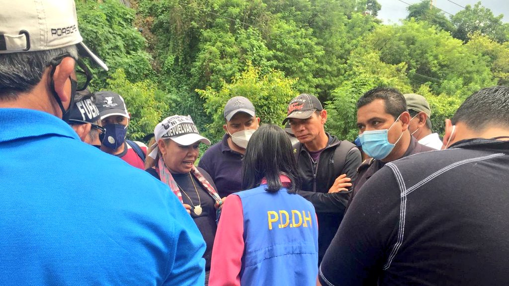 InformaTV_'s tweet photo. .@PDDHElSalvador verifica concentración de trabajadores sindicalizados en #ASTRAN en el Km 6 de la Carretera Comalapa, en la planta de Transferencia Aragón.

#ITVX https://t.co/V3OY8ozCQN