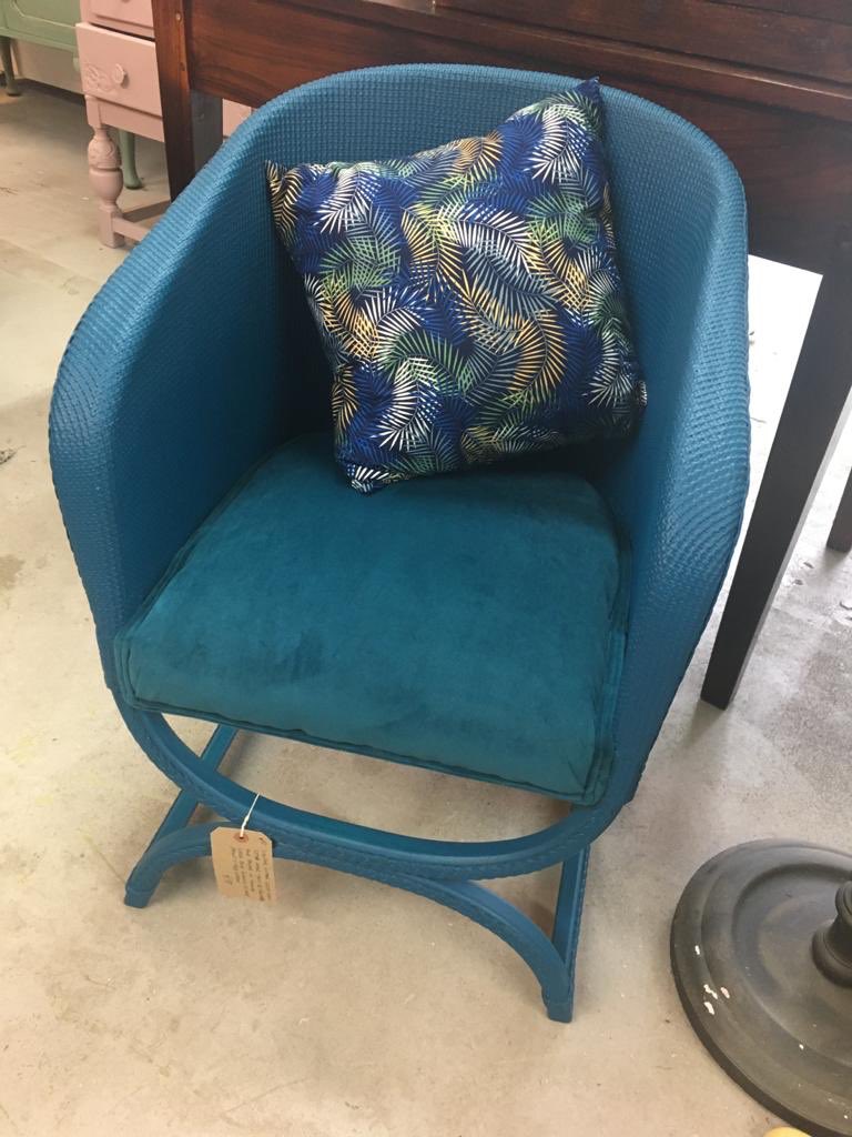 51_interiors's tweet photo. This rare Lloyd Loom Style chair with curved legs has been brought right up to date. Painted in Frenchic Steel Teal, sheβs been stripped back to the springs and rebuilt. Her seat a soft velvet feel fabric.
#shopsmall #frenchicpaint #teal #lloydloom #bespokedesign #luxestyle https://t.co/WDdEkKEAcO